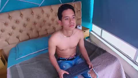 Snapshot of max_myerss chatting on 03-28-26, 07:57 Max Myerss online show from 03-28-26, 07:57