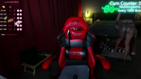 Snapshot of max_phoenix chatting on 12-15-24, 04:51 Max online show from 12-15-24, 04:51