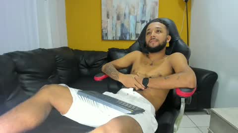Snapshot of max_sexyhot26 chatting on 01-06-25, 05:30 max_sexyhot26 online show from 01-06-25, 05:30