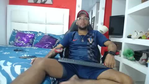 Snapshot of max_sexyhot26 chatting on 02-15-25, 03:09 max_sexyhot26 online show from 02-15-25, 03:09