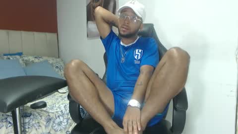 Snapshot of max_sexyhot26 chatting on 02-19-25, 06:00 max_sexyhot26 online show from 02-19-25, 06:00