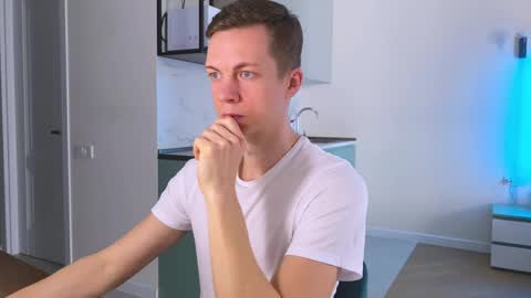 Snapshot of max_shy chatting on 03-10-25, 12:48 Max online show from 03-10-25, 12:48