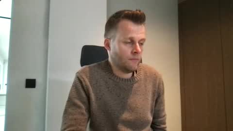 Max take off clothes online show from 12-02-24, 10:07