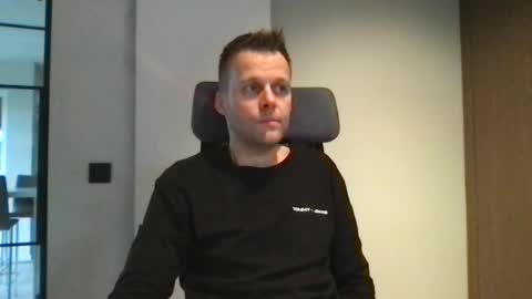 Max take off clothes online show from 01-01-25, 12:55