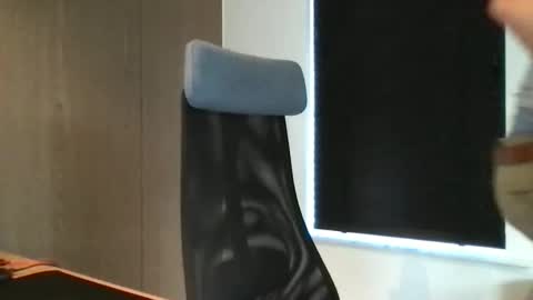 Max take off clothes online show from 01-31-25, 10:20