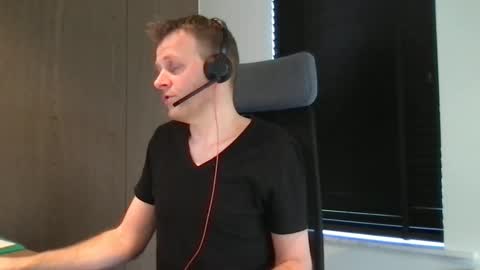 Max take off clothes online show from 02-04-25, 01:27