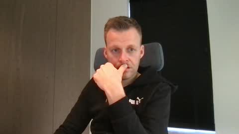 Max take off clothes online show from 02-27-25, 09:32