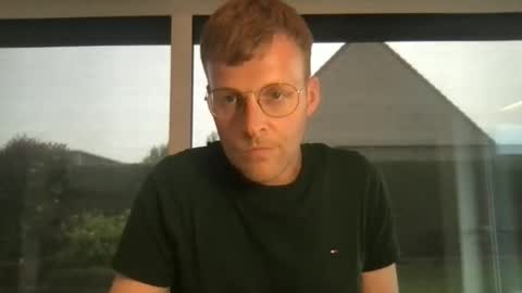 Snapshot of max_straight_1 chatting on 05-05-26, 05:54 Max take off clothes online show from 05-05-26, 05:54