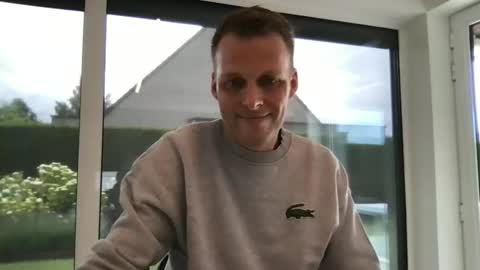 Snapshot of max_straight_1 chatting on 06-04-26, 09:15 Max take off clothes online show from 06-04-26, 09:15