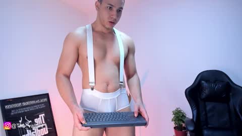 max_valiant1 online show from 02-15-26, 04:42