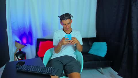 MAX     online show from 03-12-25, 06:33