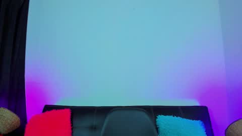 MAX     online show from 10-31-25, 01:34