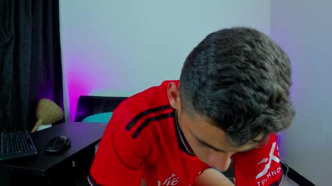 MAX     online show from 03-08-26, 07:23