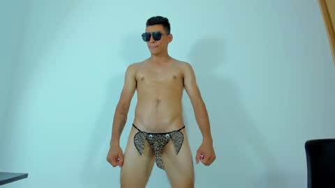 Snapshot of max_wild01 chatting on 05-15-26, 11:01 MAX online show from 05-15-26, 11:01