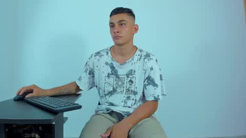 Snapshot of max_wild01 chatting on 05-18-26, 03:13 MAX online show from 05-18-26, 03:13