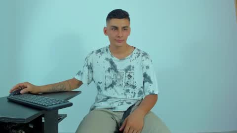 Snapshot of max_wild01 chatting on 05-18-26, 04:07 MAX online show from 05-18-26, 04:07