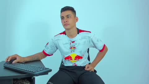 Snapshot of max_wild01 chatting on 05-27-26, 10:01 MAX online show from 05-27-26, 10:01