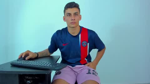 Snapshot of max_wild01 chatting on 05-30-26, 03:42 MAX online show from 05-30-26, 03:42