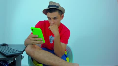 Snapshot of max_wild01 chatting on 06-01-26, 05:20 MAX online show from 06-01-26, 05:20