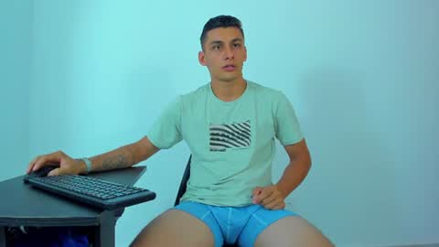 Snapshot of max_wild01 chatting on 06-15-26, 02:47 MAX online show from 06-15-26, 02:47