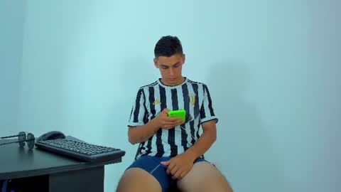 Snapshot of max_wild01 chatting on 06-28-26, 05:02 MAX online show from 06-28-26, 05:02