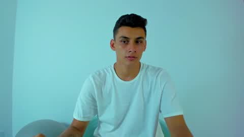Snapshot of max_wild01 chatting on 07-27-26, 06:20 MAX online show from 07-27-26, 06:20