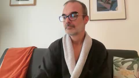 Snapshot of maxbow chatting on 11-11-25, 01:55 Max Mikado online show from 11-11-25, 01:55