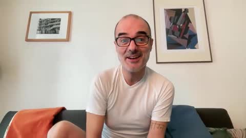 Snapshot of maxbow chatting on 02-12-26, 12:00 Max Mikado online show from 02-12-26, 12:00