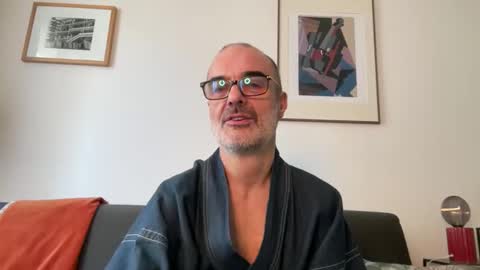 Snapshot of maxbow chatting on 03-03-26, 12:55 Max Mikado online show from 03-03-26, 12:55