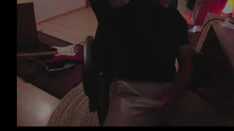 Snapshot of maxcamlove chatting on 10-05-25, 04:00 maxcamlove online show from 10-05-25, 04:00