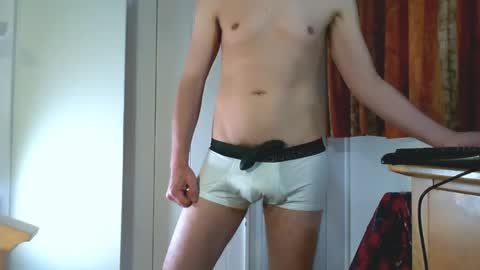 Snapshot of maxdavies chatting on 04-28-26, 10:20 Max Davies online show from 04-28-26, 10:20