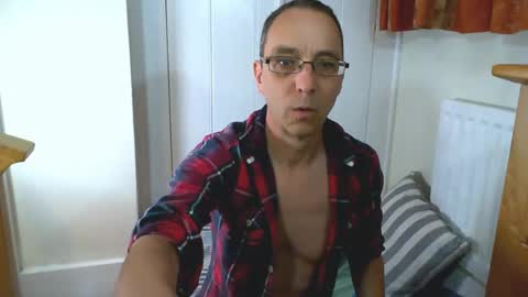 Snapshot of maxdavies chatting on 06-07-26, 04:33 Max Davies online show from 06-07-26, 04:33