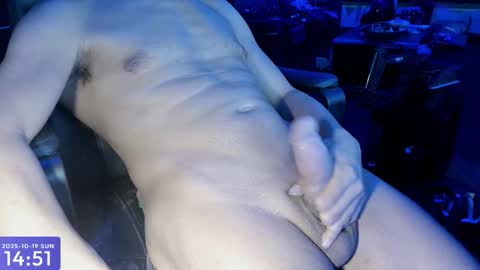 Snapshot of maxel_f chatting on 10-19-25, 12:50 Maxel F online show from 10-19-25, 12:50