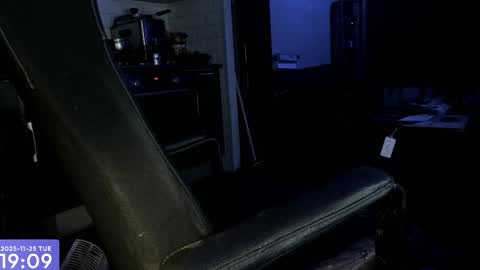 Snapshot of maxel_f chatting on 11-25-25, 06:08 Maxel F online show from 11-25-25, 06:08