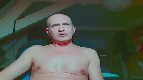 Snapshot of maxhardcore77 chatting on 11-19-25, 10:21 maxhardcore77 online show from 11-19-25, 10:21