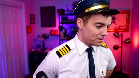 Snapshot of maxhughes chatting on 10-28-25, 02:26 Max Hughes online show from 10-28-25, 02:26