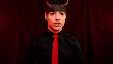 Snapshot of maxhughes chatting on 10-29-25, 02:58 Max Hughes online show from 10-29-25, 02:58