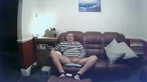 MAX online show from 03-04-25, 01:45