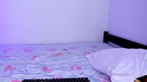 Snapshot of maxi_open chatting on 01-24-25, 04:17 Maxi Model Independent online show from 01-24-25, 04:17