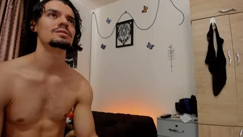 Snapshot of maxi_styles chatting on 01-09-25, 05:43 Alex online show from 01-09-25, 05:43