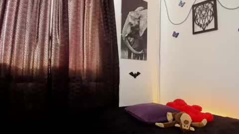 Snapshot of maxi_styles chatting on 01-14-25, 06:49 Alex online show from 01-14-25, 06:49