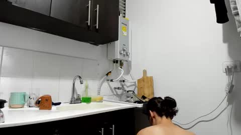 Snapshot of maxi_styles chatting on 10-08-25, 07:22 Alex online show from 10-08-25, 07:22