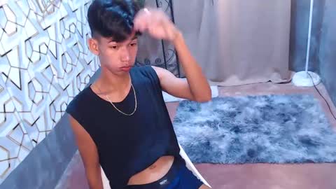 Snapshot of maxiebunny99 chatting on 02-04-25, 03:47 Reyn online show from 02-04-25, 03:47