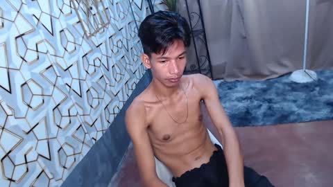 Snapshot of maxiebunny99 chatting on 02-12-25, 11:51 Reyn online show from 02-12-25, 11:51