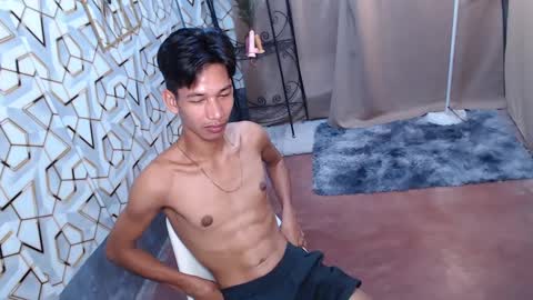 Snapshot of maxiebunny99 chatting on 02-16-25, 11:05 Reyn online show from 02-16-25, 11:05