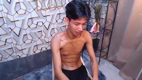 Snapshot of maxiebunny99 chatting on 02-23-25, 11:14 Reyn online show from 02-23-25, 11:14