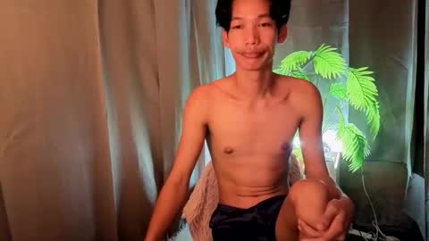 Snapshot of maxiebunny99 chatting on 09-22-25, 09:17 Reyn online show from 09-22-25, 09:17