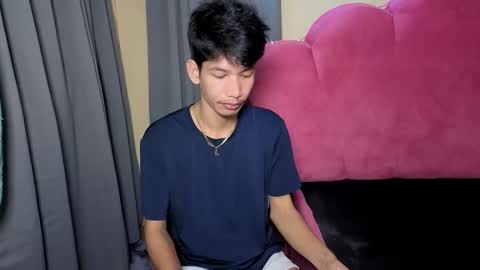 Snapshot of maxiebunny99 chatting on 11-14-25, 11:13 Reyn online show from 11-14-25, 11:13