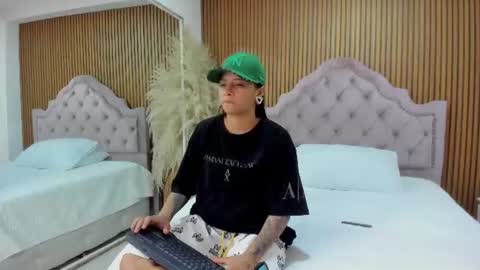 Snapshot of maxigarcia_ chatting on 06-22-26, 11:24 Maxi online show from 06-22-26, 11:24