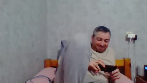 Snapshot of maximefrxx chatting on 12-17-24, 07:59 Maxime online show from 12-17-24, 07:59